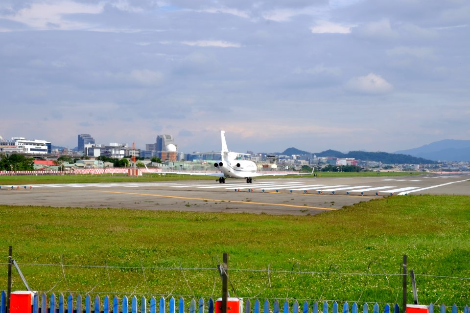 Dassault Falcon 7X OY-FFI Taking off from Taipei Songshan Airport Runway 20160126