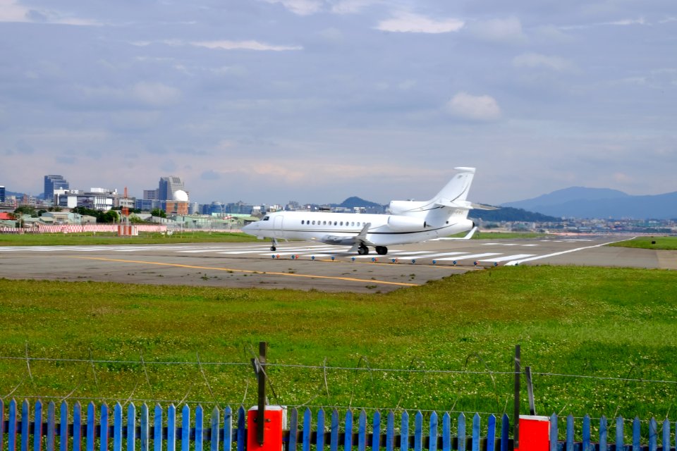 Dassault Falcon 7X OY-FFI Departing from Taipei Songshan Airport 20160126f