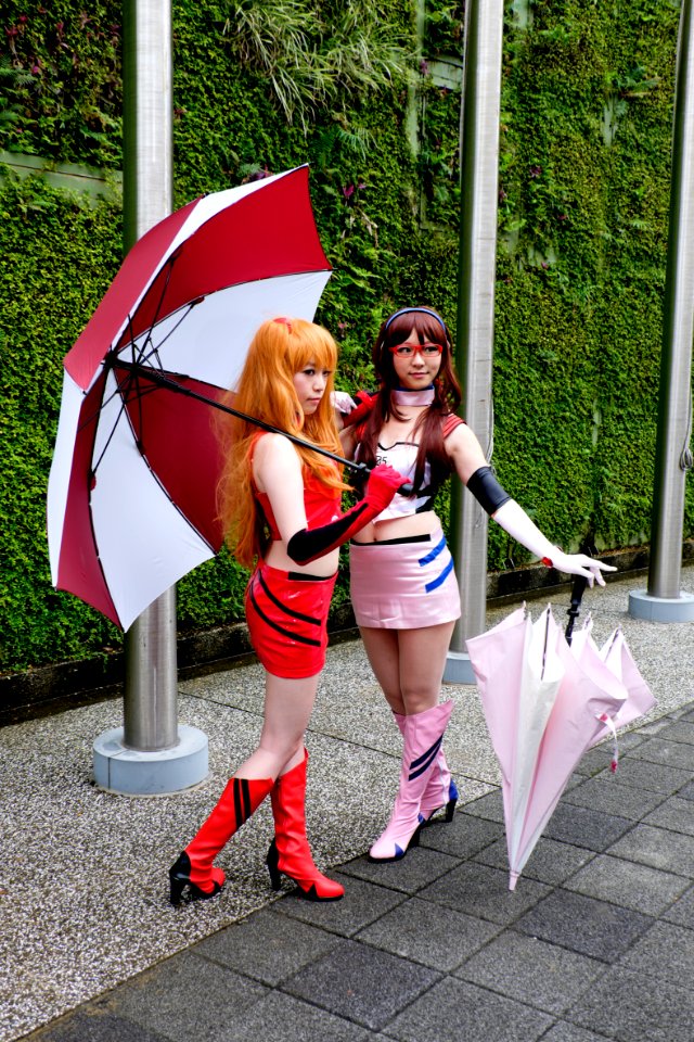 Cosplayers of Asuka Langley Shikinami and Mari Illustrious Makinami feat Team Girls at FF26 20150830