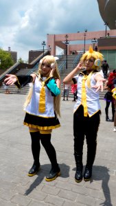 Cosplayers of Vocaloid Kagamine Rin and Len in FF24 20140726