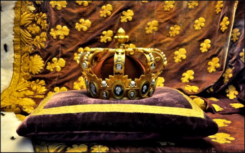 Couronne du roi Louis XVIII - F