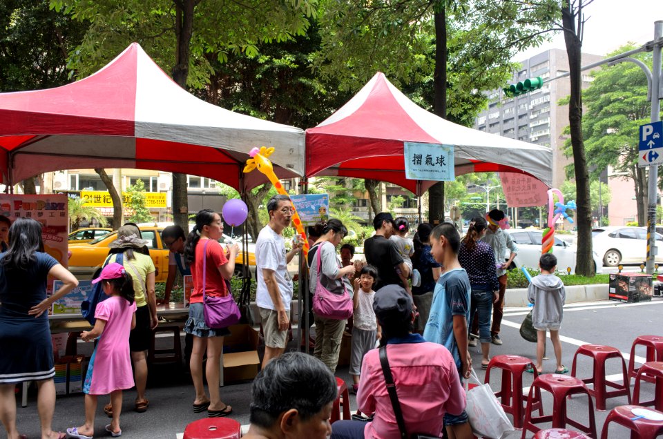 Cruved Ballons Booth at Futai Village Duanwu Festival Carnival 20150613