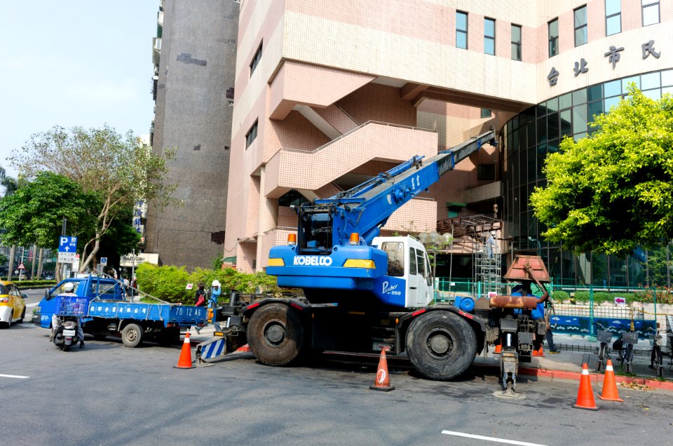 Crane Truck Support Main Entrance Covered Walkway Building 20150318b