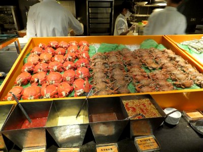 Crabs on Spice Market Counter 20120128a