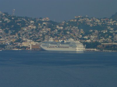 Crucero Island Princess desde lejos photo