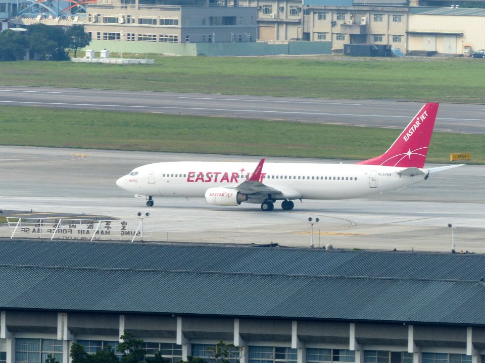 Eastar Jet B737-86J HL8264 Taxiing at Taipei Songshan Airport 20131205