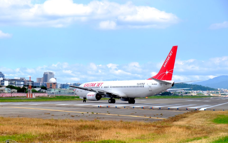 Eastar Jet B737-86N HL8023 Departing from Taipei Songshan Airport 20151003f