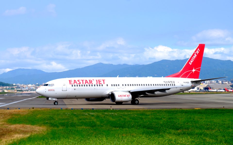 Eastar Jet B737-86N HL8023 Departing from Taipei Songshan Airport 20151003d