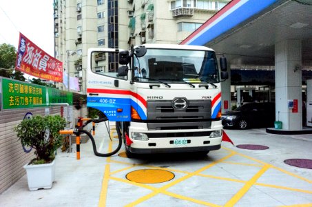 CPC HINO 700 Tank Rigid Truck Supplying Minsheng East Road Petrol Station 20160530a