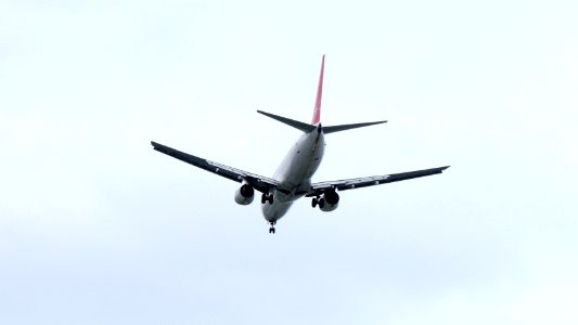 Easter Jet Boeing 737-883 HL8292 on Final Approach at Taipei Songshan Airport 20150829b