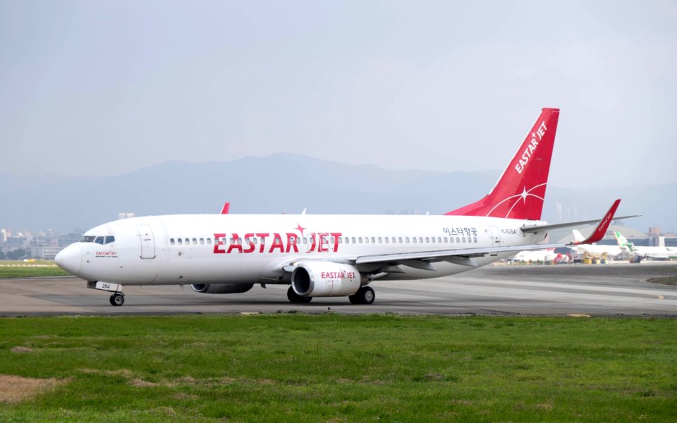 Eastar Jet B737-86J HL8264 Departing from Taipei Songshan Airport 20150101b