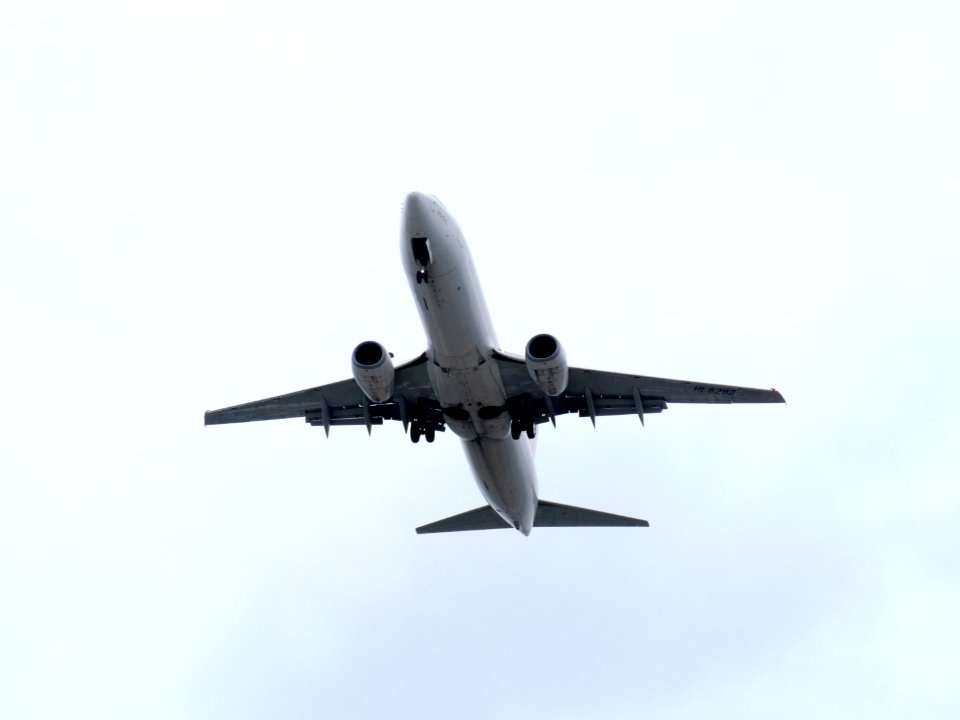 Easter Jet Boeing 737-883 HL8292 on Final Approach at Taipei Songshan Airport 20150829a