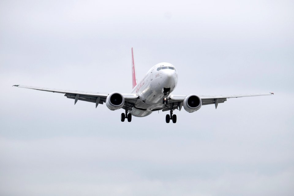 Easter Jet Boeing 737-883 HL8289 on Final Approach at Taipei Songshan Airport 20150321a