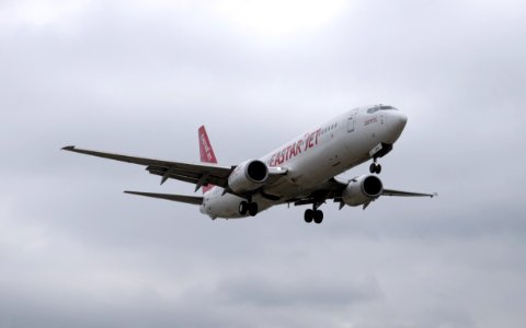 Easter Jet Boeing 737-883 HL8289 on Final Approach at Taipei Songshan Airport 20150321b