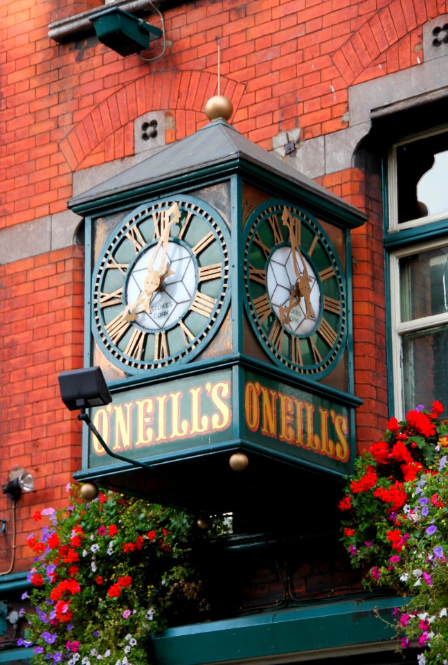 Dublin O Neills Bar and Restaurant Clock