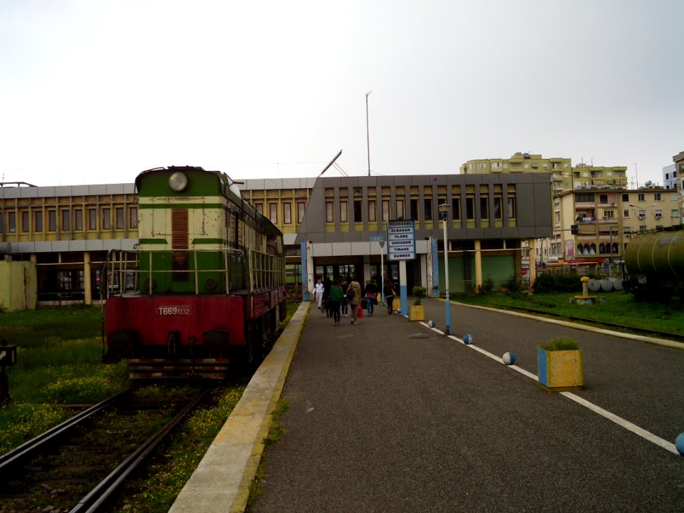 Durres train station engine T669