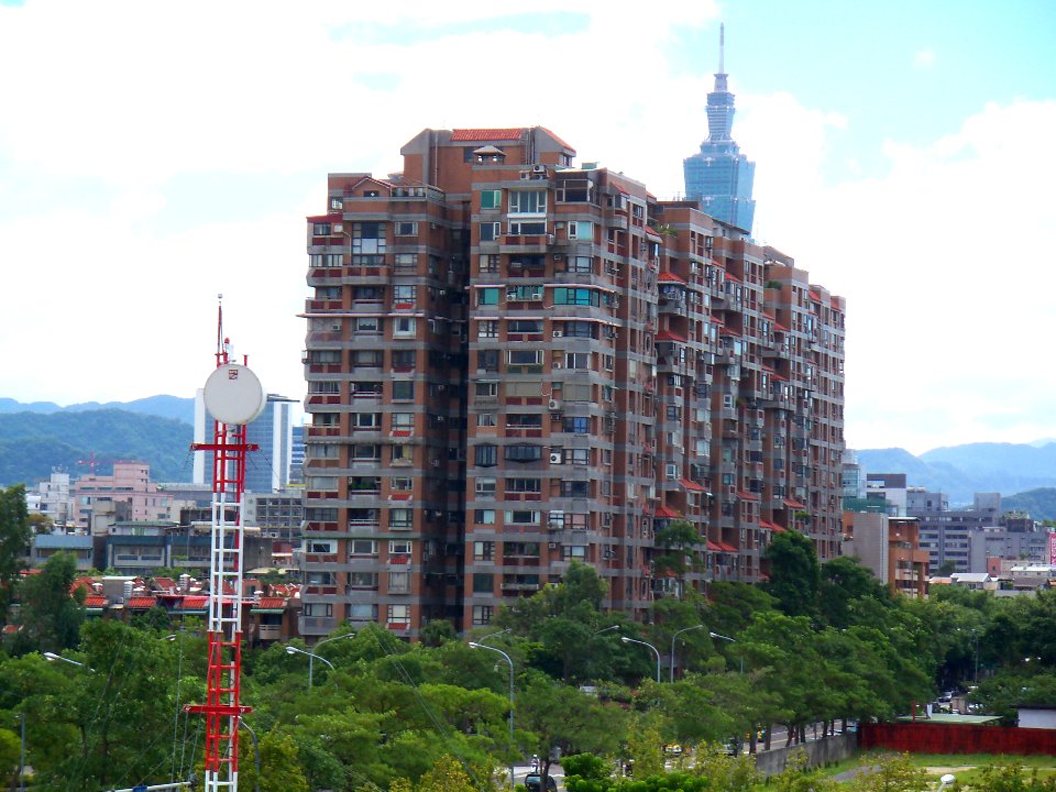 Dunhuang Building View from Taipei Songshan Airport 20090926