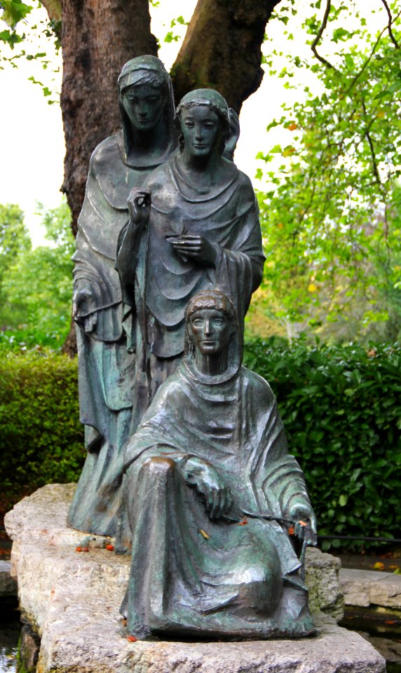 Dublin St Stephens Green Three Fates 02