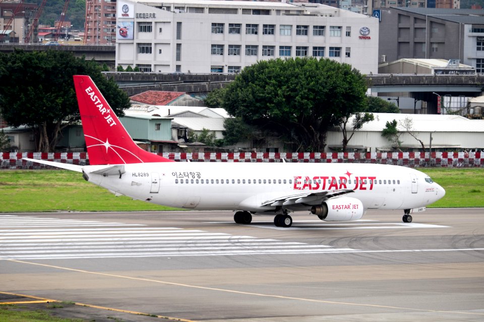Easter Jet Boeing 737-883 HL8289 Taking off from Taipei Songshan Airport 20150321a