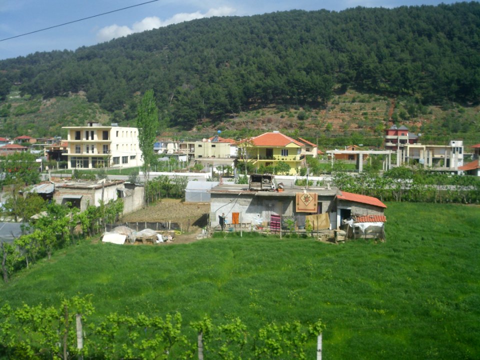 Elbasan suburb2