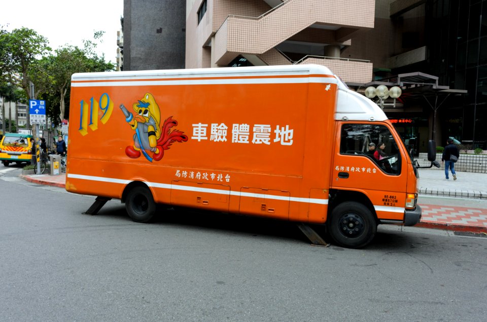 Earthquake Experience Truck Parked in Front of Minsheng Community Center 20170307a