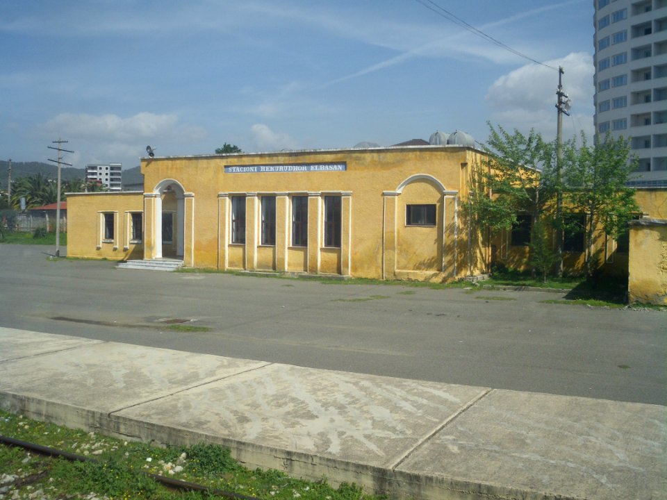 Elbasan train station