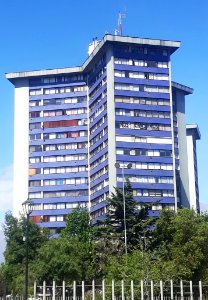 Edificio con carteles
