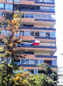 Edificio con carteles 2