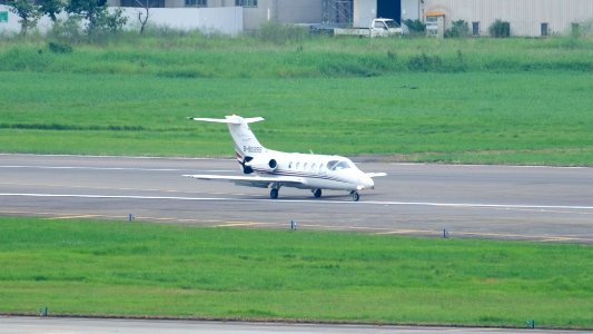 EATC Beechcraft Hawker 400XP B-95995 Taxiing at Taipei Songshan Airport 20160906a