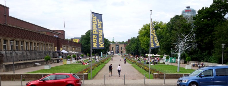 Ehrenhof Düsseldorf mit Außengastronomie, Juli 2021