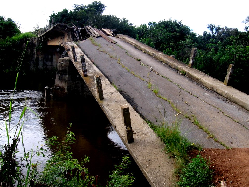 Destroyed bridge by Angolan civil war