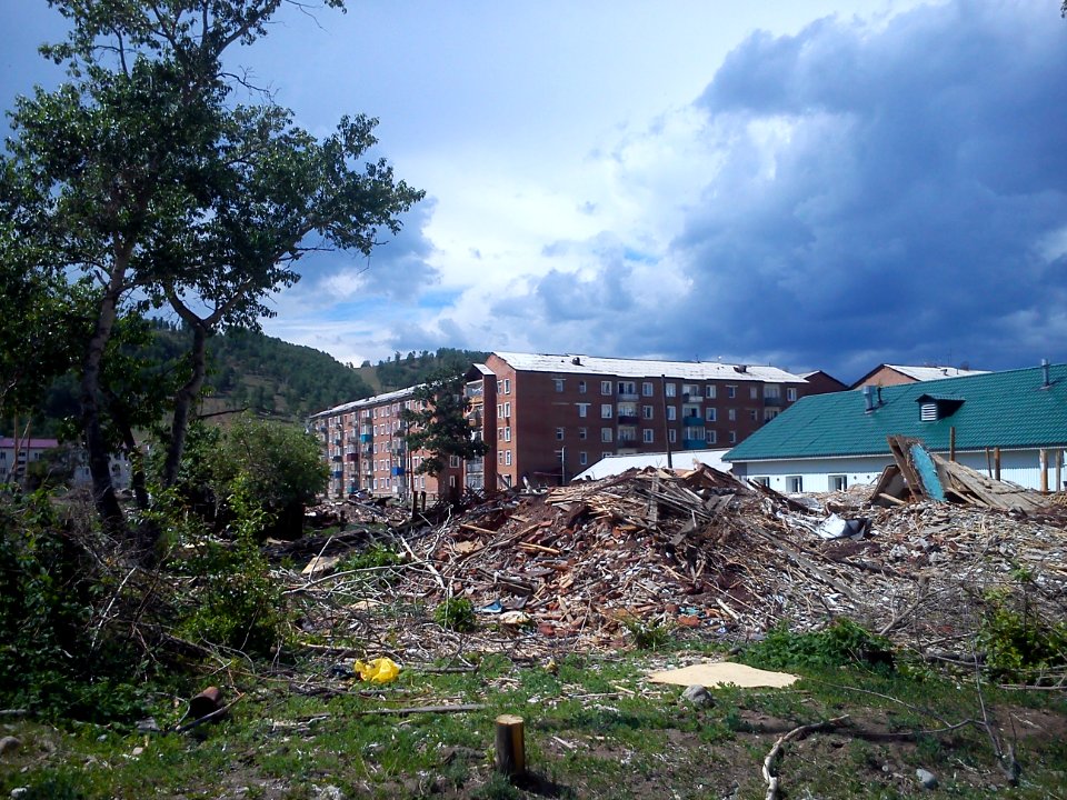 Destroyed house in Zakamensk