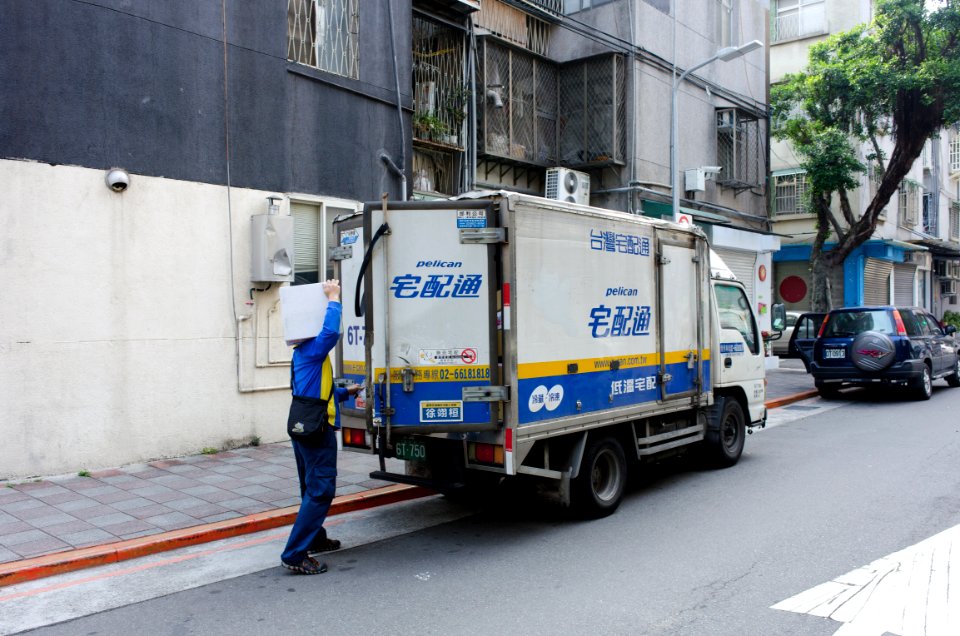 Driver of Taiwan Pelican Unloaded Box from Truck 20150217