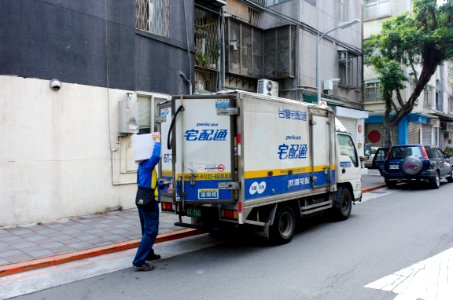 Driver of Taiwan Pelican Unloaded Box from Truck 20150217
