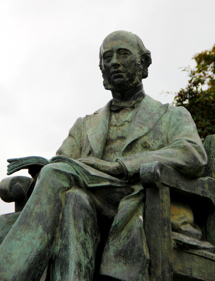 Dublin Trinity College Lecky Statue 01