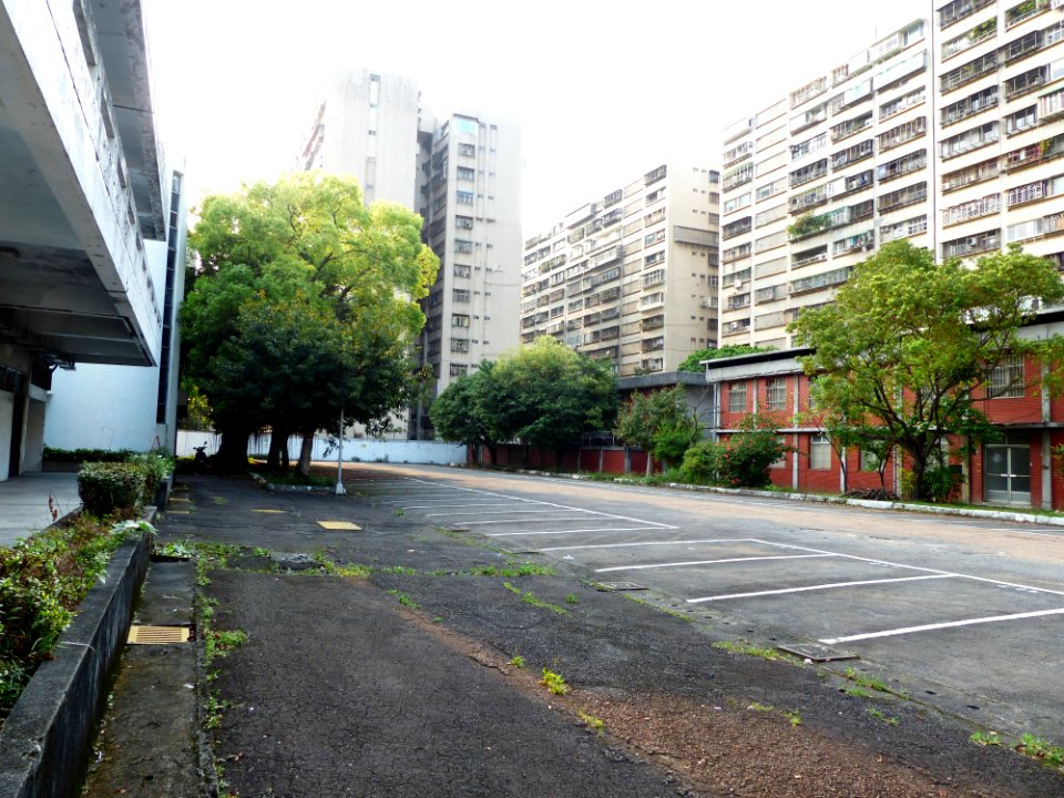 Dormitory E for Female and Dormitory D at Former ROCAF Headquarters 20140405