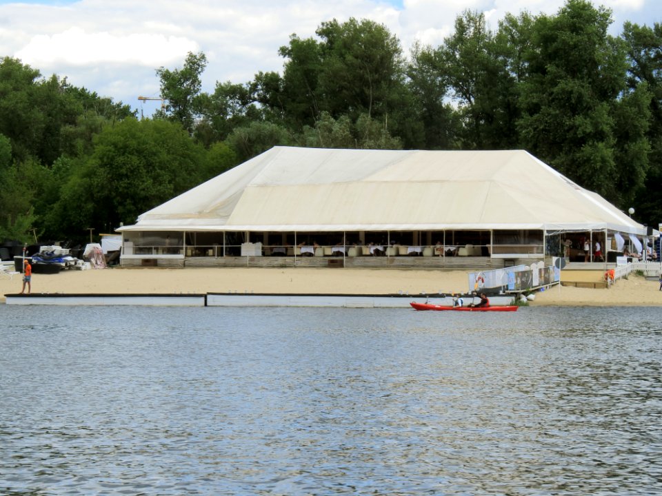 Dolobetsky island beach3