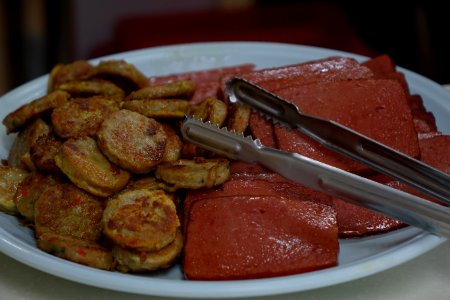 Dongeurang-ttaeng and pan-fried ham
