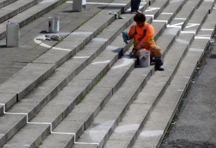 Abstandsmarkierungen in der Corona-Krise, Düsseldorf Rheinufer-Treppe, 13 Juli 2020 (1)
