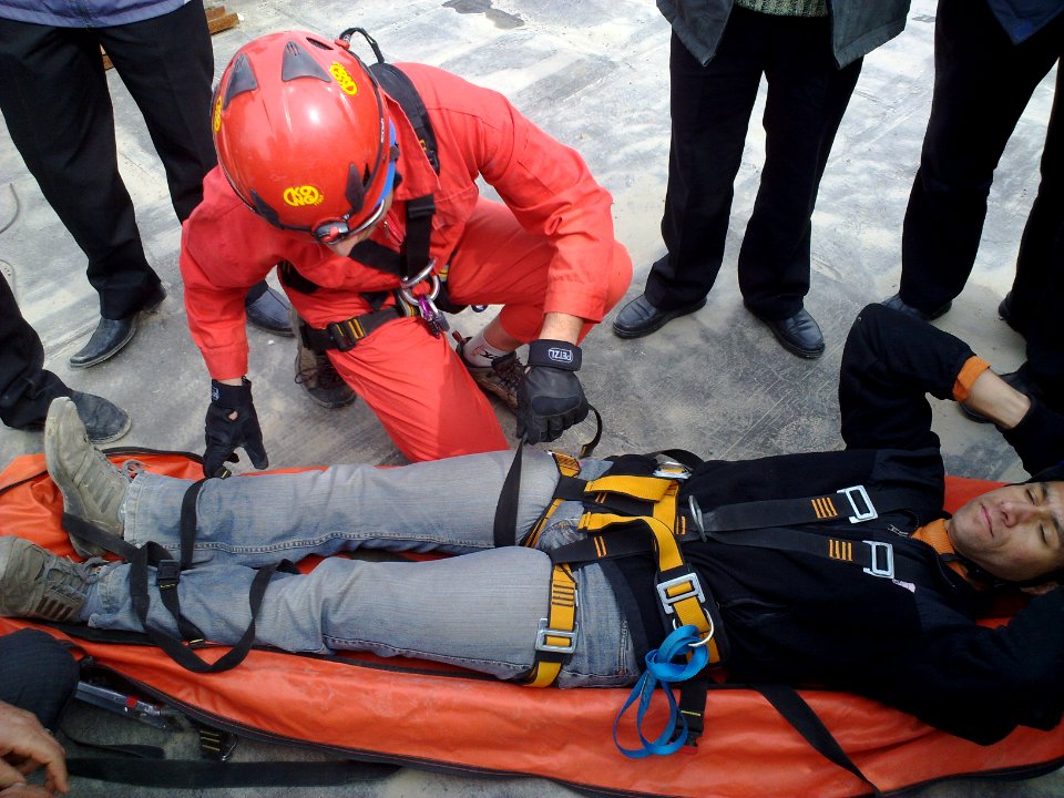 A symbolic maneuver to save a damaged person from height in Nishapur 01