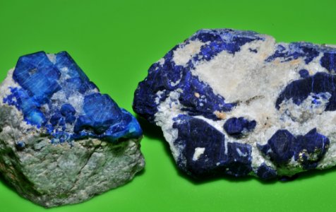 Afghanite (à gauche) et lazurite (à droite) photo