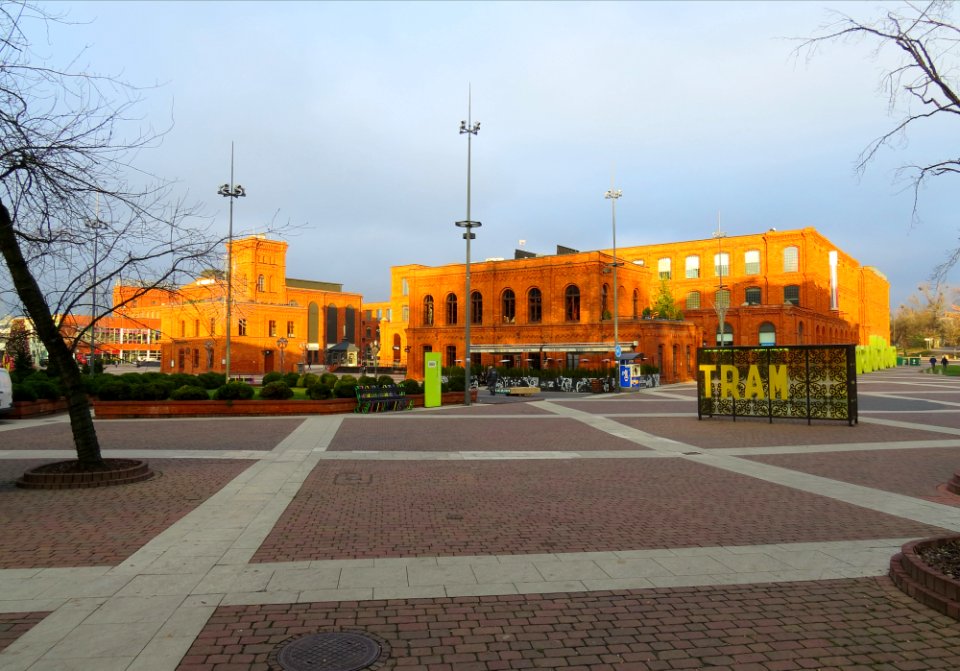 Łódź Manufaktura plac (01)