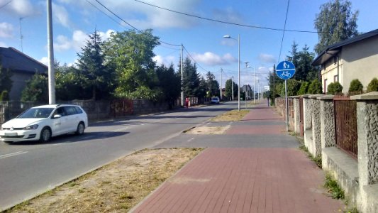 Ścieżka rowerowa wzdłuż ulicy Ludwikowskiej w Tomaszowie Mazowieckim, PL, EU. CC0