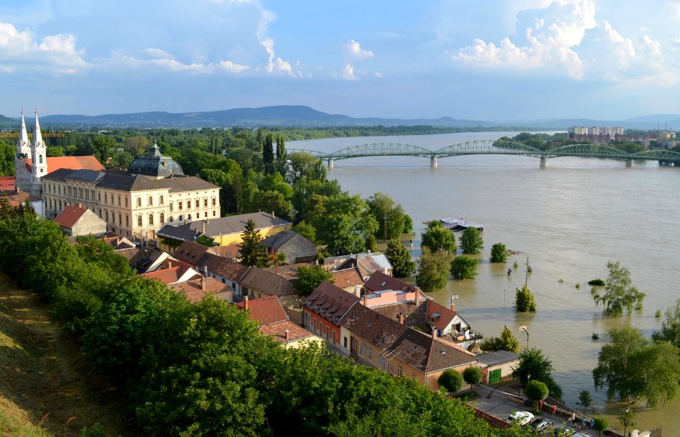 Árvíz Esztergomban, a bazilikától fotózva (2013. június 8.)