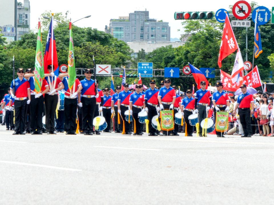 Alumni of Chung Cheng Armed Forces Preparatory School Drum Corps Stand by at Ketagalan Blvd 20160612La