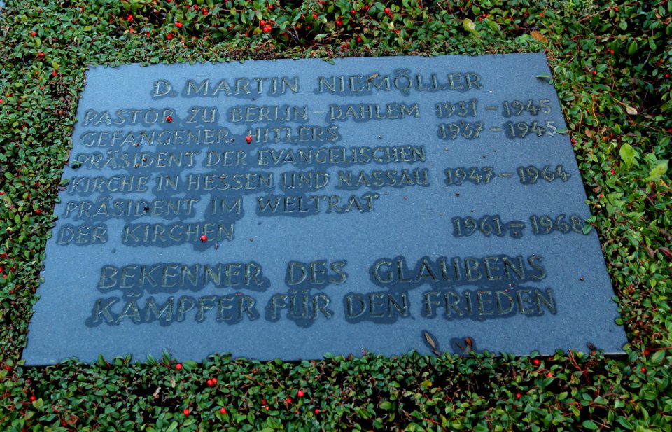 Alter Evangelischer Friedhof Wersen Grab Martin Niemoeller 04