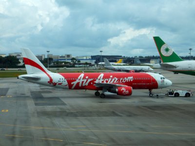 AirAsia Airbus A320-214 9M-AFB Leaving Jet Bridge by Tractor in Singapore Changi Airport 20130211c