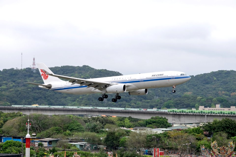 Air China Airbus A330-343 B-6523 on Final Approach at Taipei Songshan Airport 20150321a