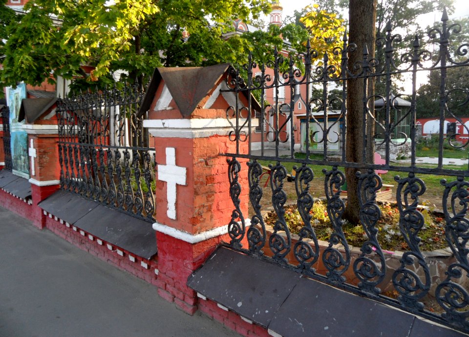 Ограда церкви Рождества Богородицы во Владыкине 3