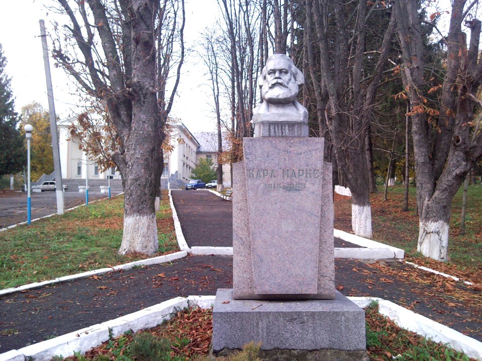 Тростянець Пам'ятник Карлу Марксу